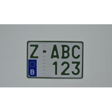 PLAQUE VERTE    ALUMINIUM  emboutie à chaud  ,  format moto